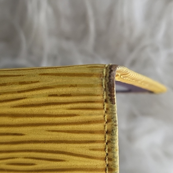Louis Vuitton yellow epi card holder - Picture 7 of 12
